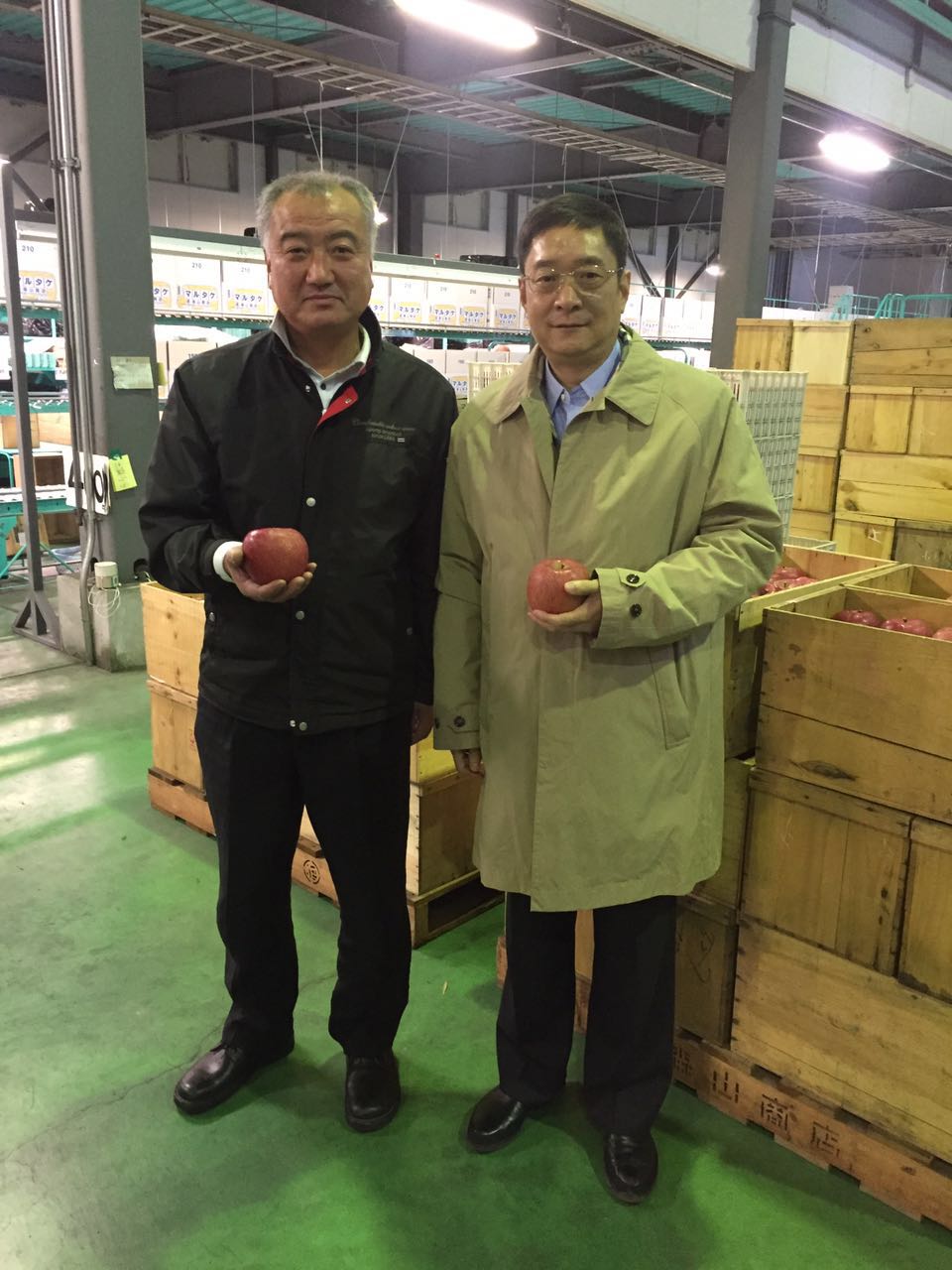 考察青森蘋(píng)果汁工廠